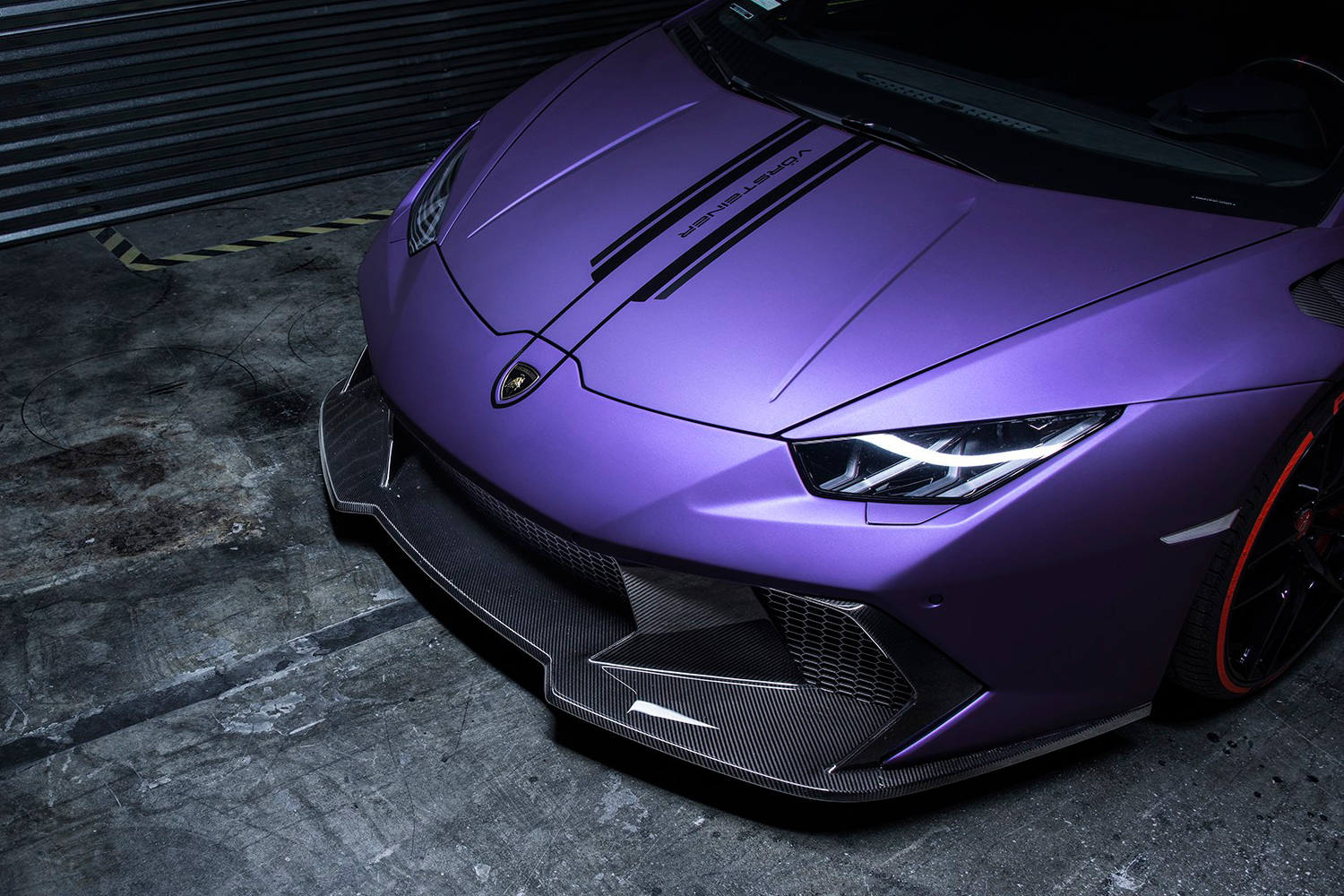 Передній бампер зі спойлером - 0910LOV